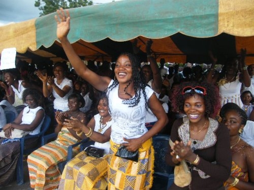 Présidentielle du 31 octobre/Les femmes des marchés d’Abobo à Ahoua N’doli : « Nous voulons une vraie vie avec Bédié au pouvoir »